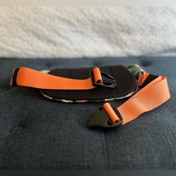 KAVU belly pack Fanny pack belt bag LIKE NEW CONDITION! - Picture 3 of 4